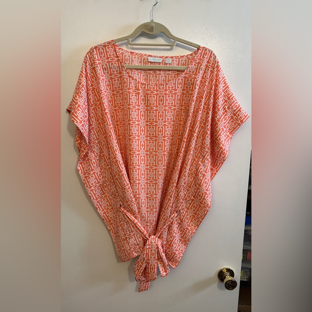 New York and Company Short Sleeve Coral/White Chain Design Tie Blouse, XL